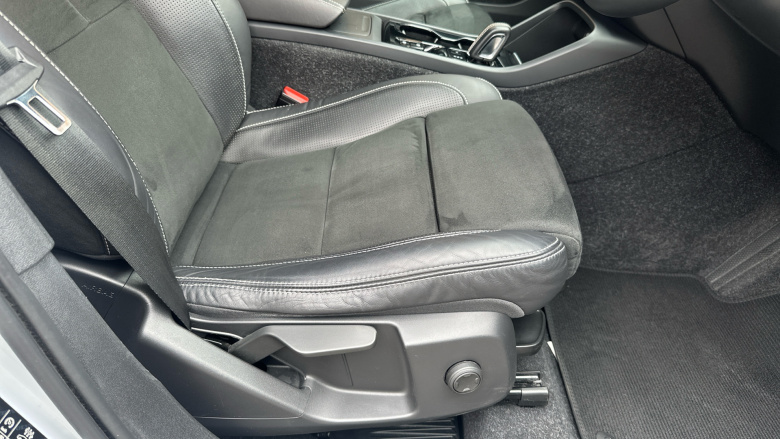 Volvo Xc40 2.0 D4 [190] R DESIGN 5dr AWD Geartronic Diesel Estate